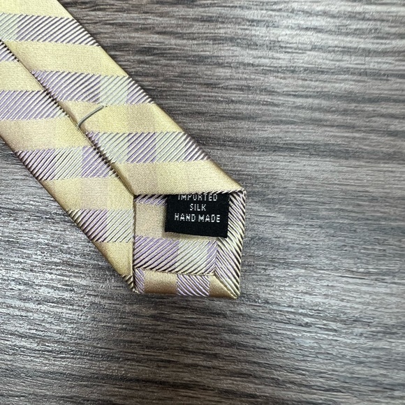 Kenneth Cole NWT Yellow & Lavender Plaid Silk Tie - Picture 4 of 5